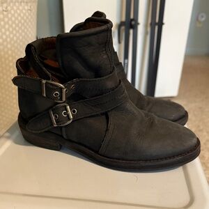 Sixty seven boots black buckles